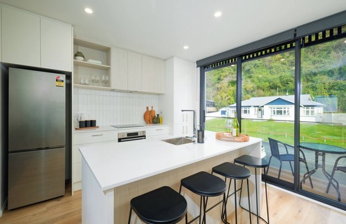 Kaikoura House | Ocean Whisper Retreat - Kaikoura Holiday Home