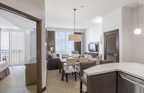 Northeast Virginia Beach Resort | Oceanaire Virginia Beach - 2 BEDROOM OCEAN VIEW 1 KG 2 DBLS SUITE