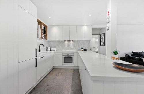 Sunshine Beach Apartment | Oceanbreeze - Sunshine Beach Ocean Views