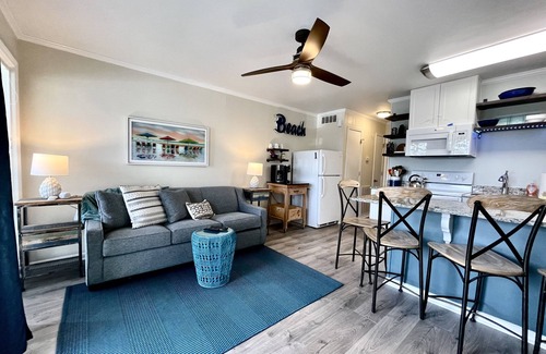 Isle of Palms Condo | Oceanfront 1 BR Condo with Pier and Pool