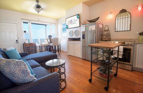 Folly Beach Condo | Oceanfront 1Br/1Ba Condo~2 Delightful