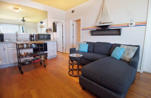 Folly Beach Condo | Oceanfront 1Br/1Ba Condo~2 Delightful
