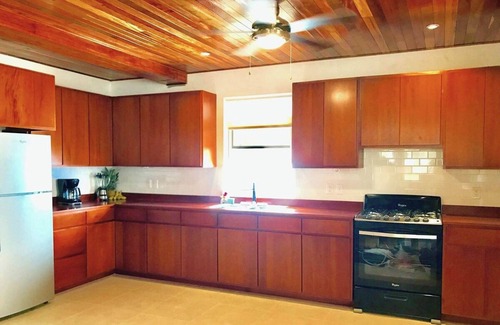 Caye Caulker House | Oceanfront 2 bed/2 bath Velento#4, private dock/beach/pool/free paddle boards