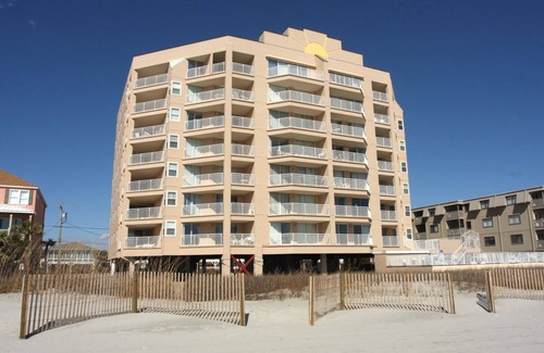 North Myrtle Beach Condo | Oceanfront 2 bedroom condo w/beautiful views, workout room, pool, easy beach access