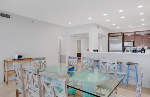 Rock Harbor Condo | Oceanfront 2BR/2.5BA Mariner's Club Villa 324 with Oasis Pool, Marina, Game Room & More
