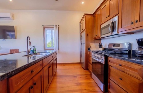 Caye Caulker Villa | Oceanfront 3 bed/2 Bath Home w/Pool - Lower Unit