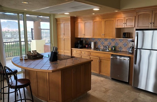 Los Cabos Resort | Oceanfront 3-bedroom penthouse in Cabo San Lucas! Amazing views and amenities!