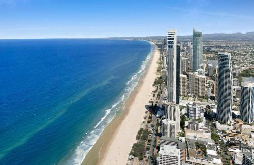 Surfers Paradise Apartment | Oceanfront 3-Bed with Stunning Views, Pool & Sauna
