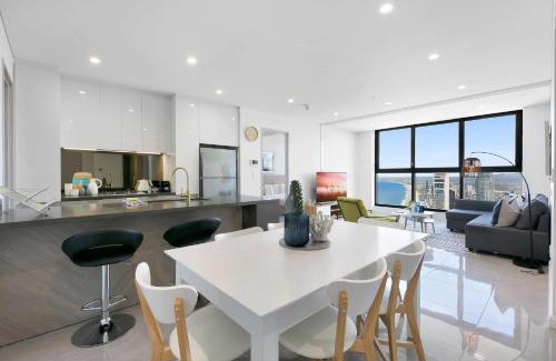 Surfers Paradise Apartment | Oceanfront 3-Bed with Stunning Views, Pool & Sauna