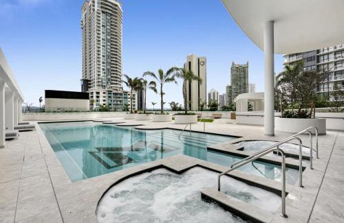 Surfers Paradise Apartment | Oceanfront 3-Bed with Stunning Views, Pool & Sauna