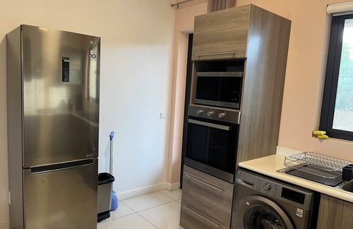 Flic-en-Flac Condo | Oceanfront 3-bedroom condo with AC in Flic en Flac beach