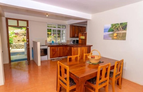 Calibishie Villa | Oceanfront 3-bedroom villa with spectacular view!