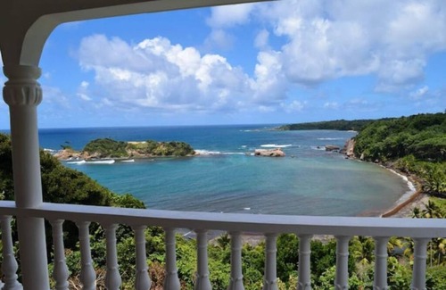 Calibishie Villa | Oceanfront 3-bedroom villa with spectacular view!