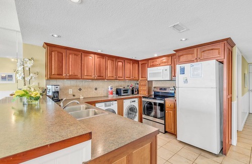 Cherry Grove Beach Condo | Oceanfront 3BR Condo l Springs Towers l Pool l