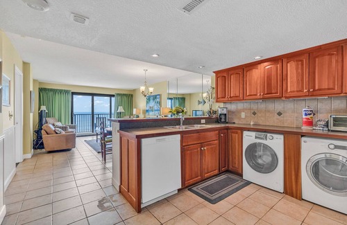 Cherry Grove Beach Condo | Oceanfront 3BR Condo l Springs Towers l Pool l