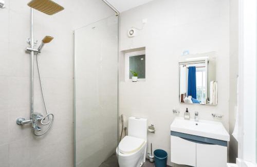 Mount Lavinia Apartment | Oceanfront apartment with beach access