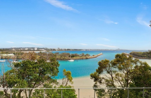 Buddina Apartment | Oceanfront apartment