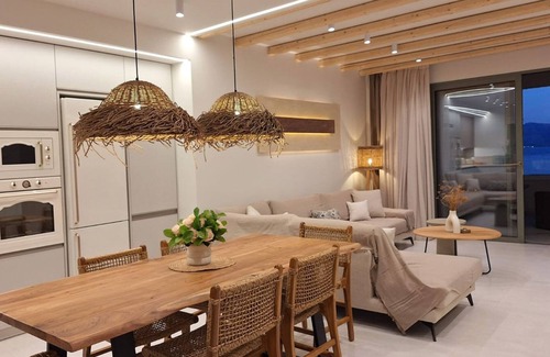 Haraki Apartment | Oceanfront apartment in welcoming Haraki