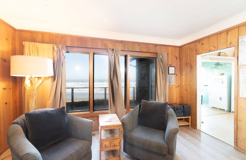Newport House | Oceanfront beach cabin, enjoy beach views and the deck at this pet friendly home