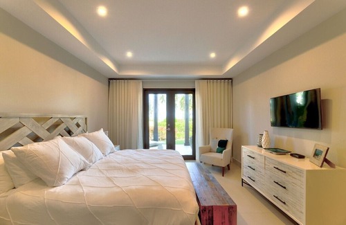 Herreras Condo | Oceanfront Beautiful 2 Bedroom Villa at St. Regis Bahia Beach Resort