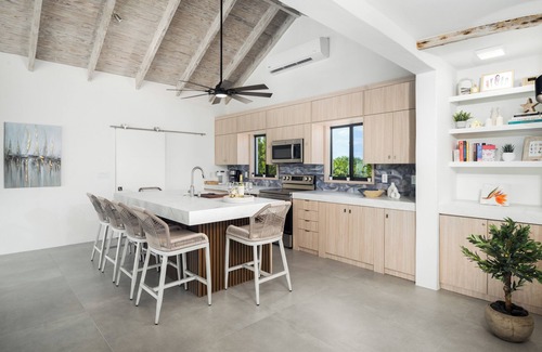 Venetian Road Settlement Villa | Oceanfront Bliss-3BR Escape
