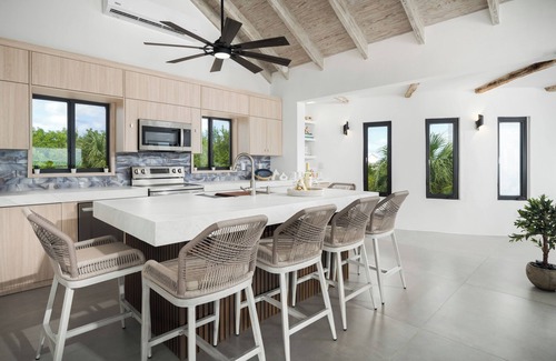 Venetian Road Settlement Villa | Oceanfront Bliss-3BR Escape
