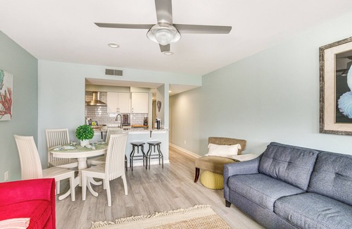 Oceanmarsh Subdivision Condo | Oceanfront Condo in Harbor Island Community!
