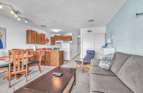 Newport Condo | Oceanfront Condo Amazing Views, Charming Nautical Theme, Covered Deck