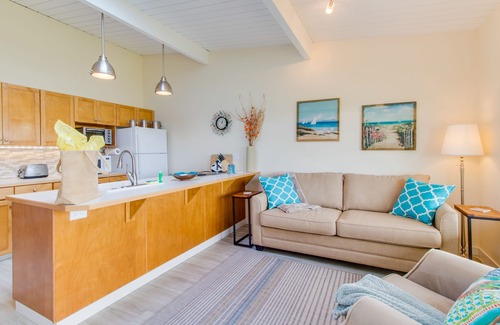 Gearhart Apartment | Oceanfront condo near Gearhart Golf Links - walk to beach - No pets