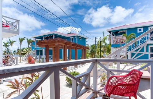 Placencia Resort | Oceanfront Condo w/ Balcony, Kitchen, & WiFi - Steps to Beach, Dining, & Shops