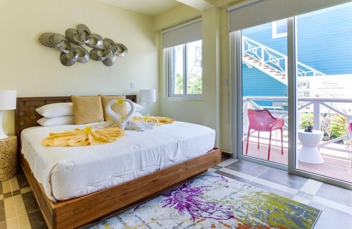 Placencia Resort | Oceanfront Condo w/ Balcony, Kitchen, & WiFi - Steps to Beach, Dining, & Shops