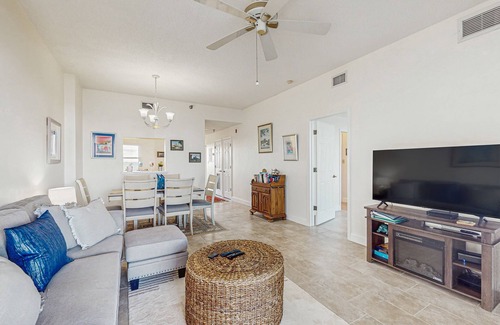 Palm Coast Condo | Oceanfront condo & WiFi- snowbirds OK!