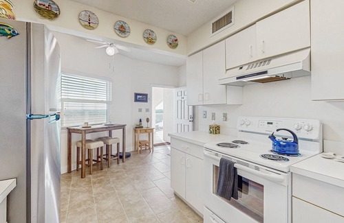 Palm Coast Condo | Oceanfront condo & WiFi- snowbirds OK!