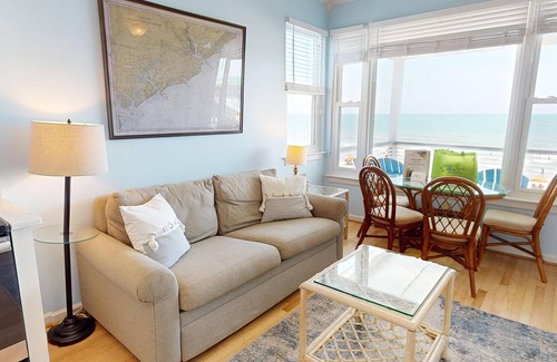 Folly Beach Condo | Oceanfront Corner Condo w/Beautiful Views~Folly Beach Suites 3A