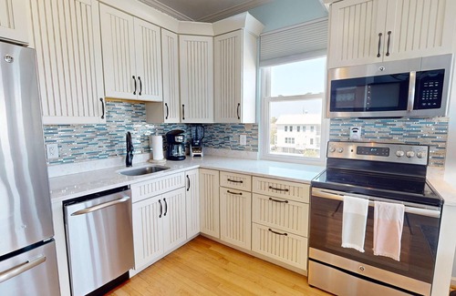 Folly Beach Condo | Oceanfront Corner Condo w/Beautiful Views~Folly Beach Suites 3A