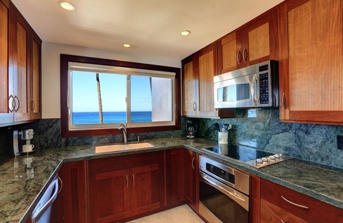 Kaanapali Condo | Oceanfront Corner Unit - #201 - Panoramic Ocean View - Over 165 "5" star reviews