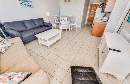 Myrtle Beach Condo | Oceanfront Corner, Low Floor, Ocean Annies, Pools!