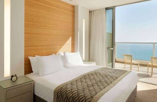 Acre Apartment | Oceanfront Deluxe Suite