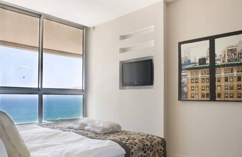 Acre Apartment | Oceanfront Deluxe Suite