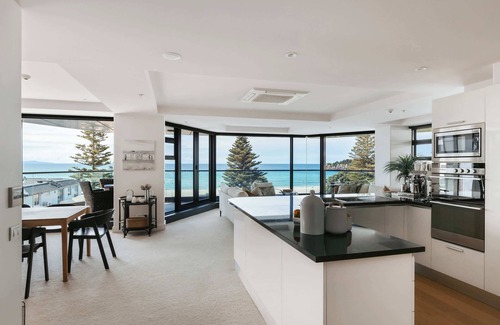 Mount Maunganui Apartment | Oceanfront Designer Home Sea Views, Pool and Gym