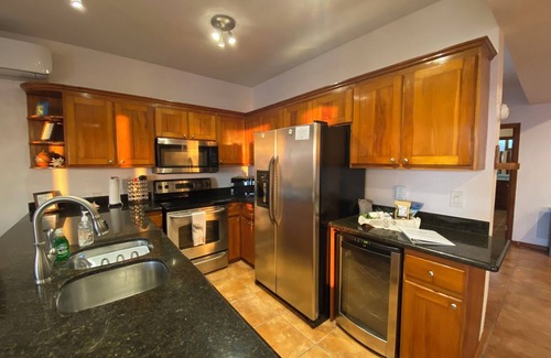 Antoneys Cay House | Oceanfront! Diving, Snorkeling, Kayaking. Turtle Casa BEACH & GAMING SUITES