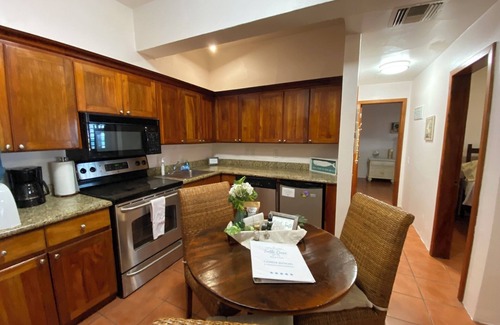 Antoneys Cay House | Oceanfront! Diving, Snorkeling, Kayaking. Turtle Casa BEACH & GAMING SUITES