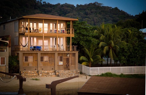 Antoneys Cay House | Oceanfront! Diving, Snorkeling, Kayaking. Turtle Casa BEACH & GAMING SUITES