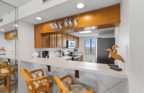 Lower Grand Lagoon Condo | Oceanfront Escape Commodore 1002, 1BR Condo with Balcony & Seasonal Savings