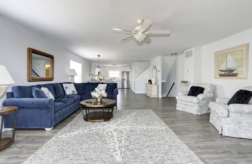 Brigantine House | Oceanfront! Fenced in back yard! Pet Friendly! Come visit anytime👍