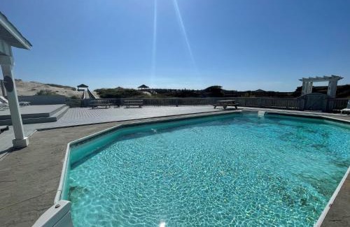 Whalehead Beach House | Oceanfront grandeur 4x4 Outerbanks -Hemingway