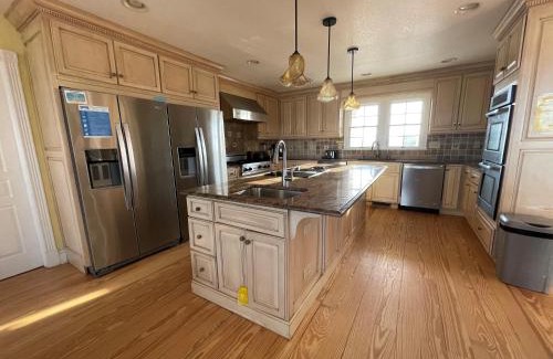 Whalehead Beach House | Oceanfront grandeur 4x4 Outerbanks -Hemingway