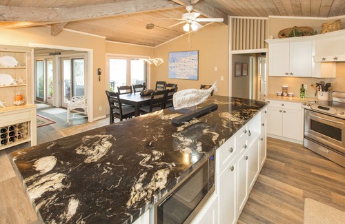Sandbridge House | OCEANFRONT - Great views, Hot Tub, Sleeps 9