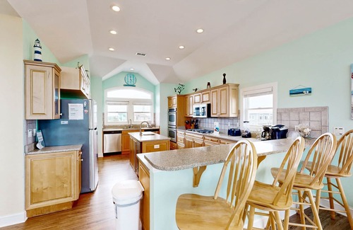 Hatteras House | Oceanfront home with ocean view, private hot tub & pool, & washer/dryer