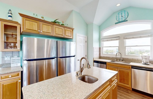 Hatteras House | Oceanfront home with ocean view, private hot tub & pool, & washer/dryer